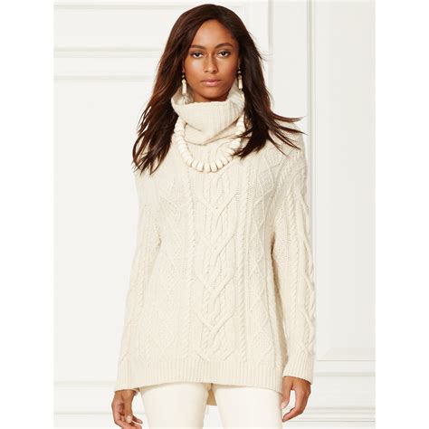 Wool and cashmere turtleneck sweater in white 